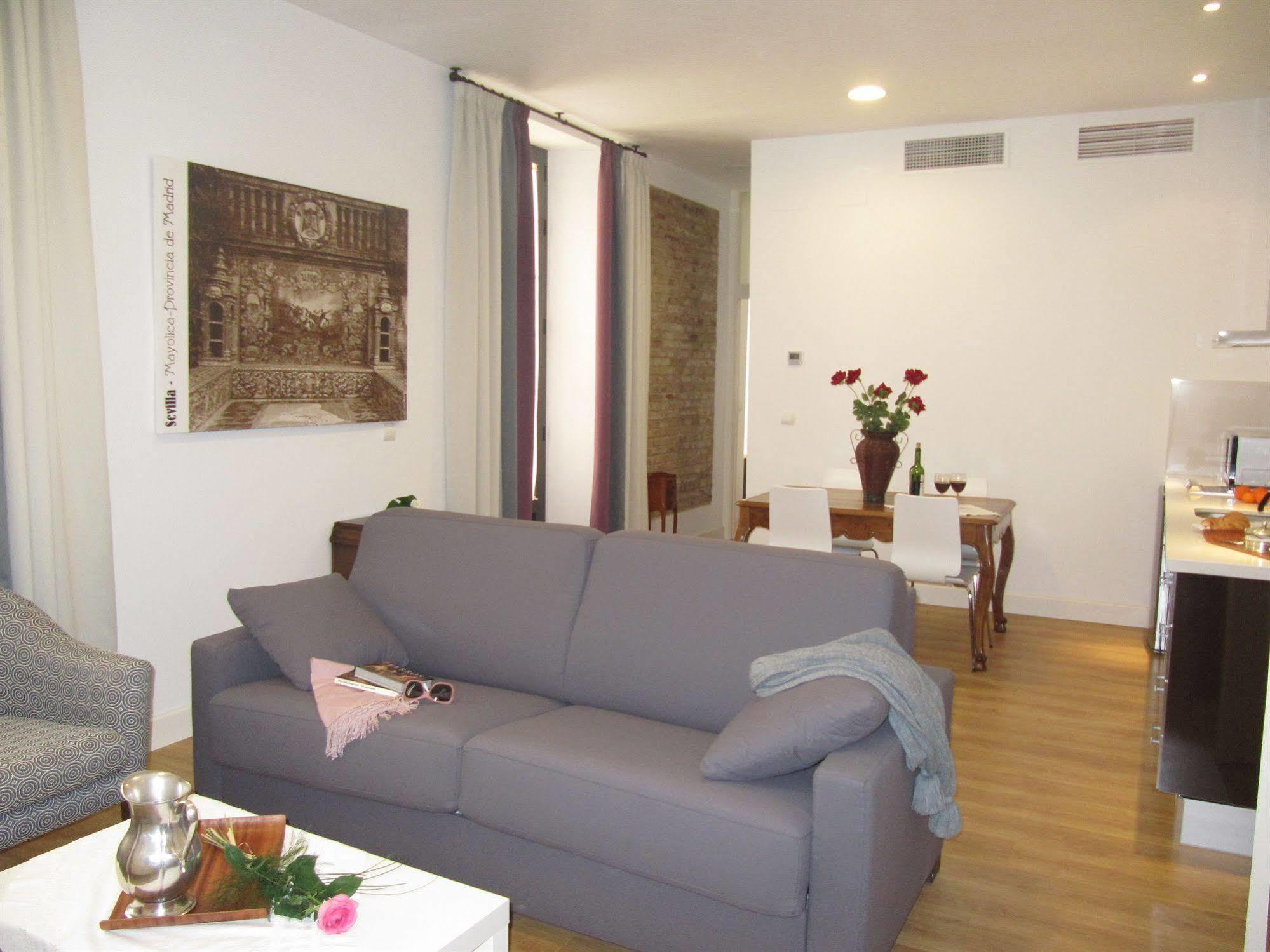 Life Apartments Alberto Lista Sevilla Eksteriør bilde